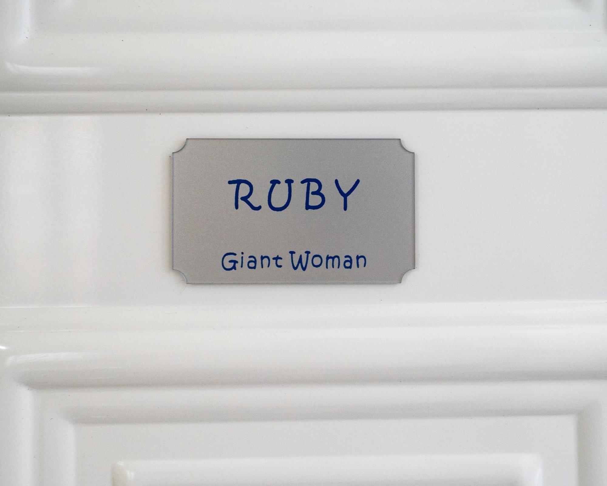 Giant Woman Apartment Tsoútsouros Екстериор снимка